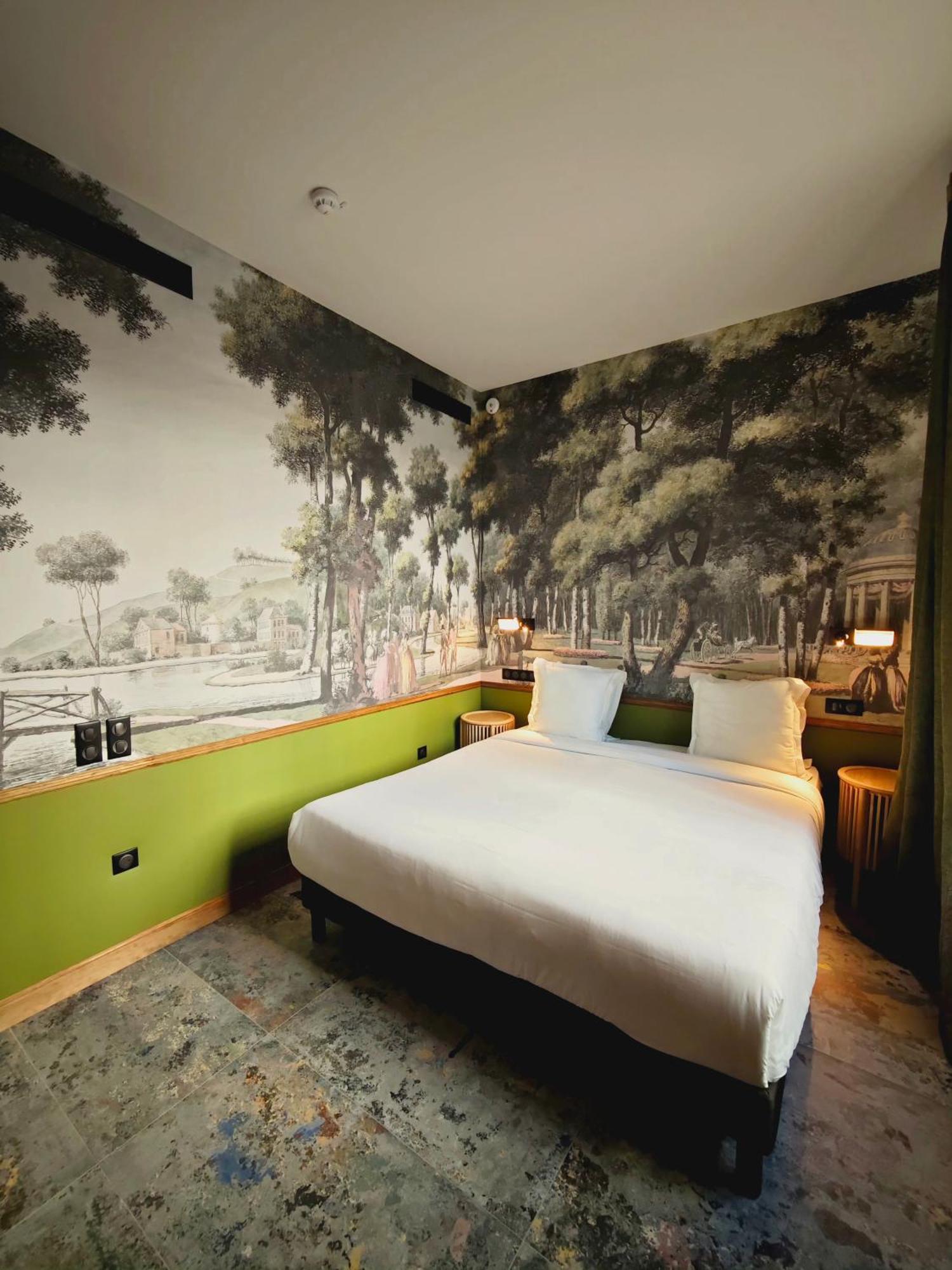 Deluxe Double Room - City Side